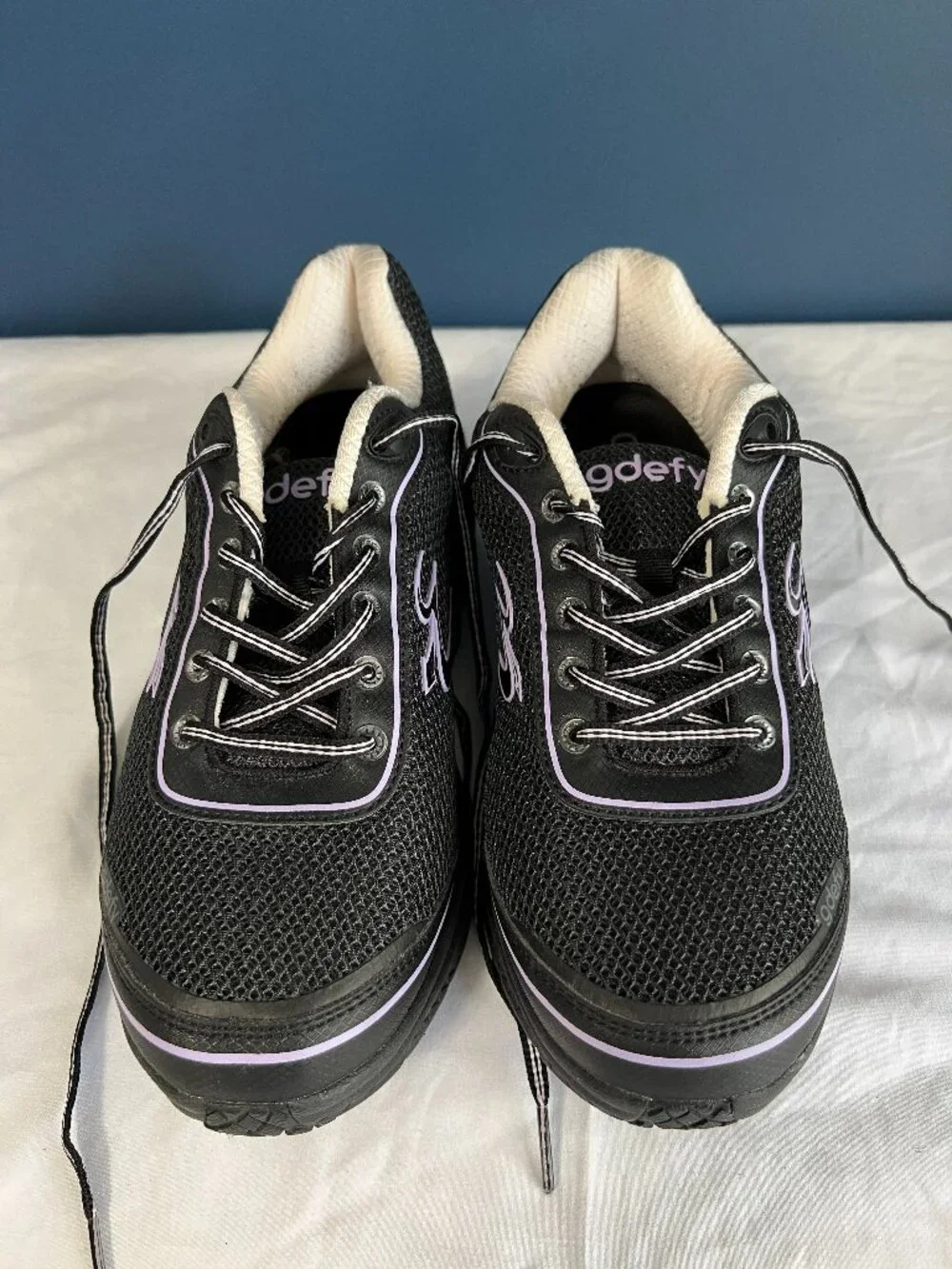 Gravity Defyer Women’s Shoe Black With Lilac Trim Size 9.5
